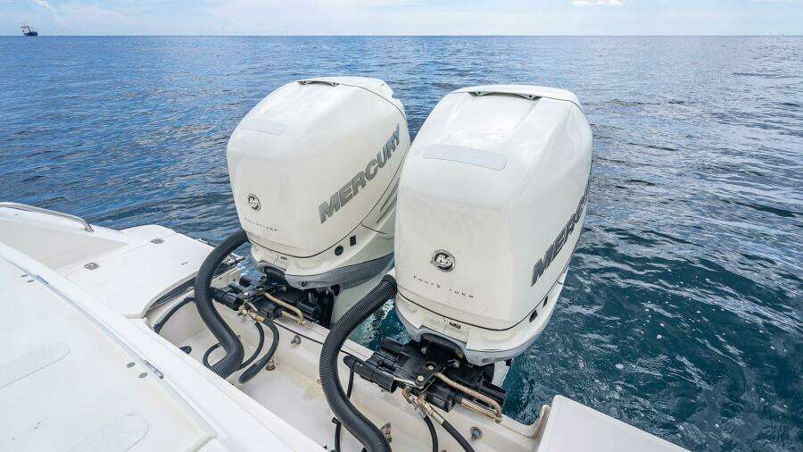 2017 Boston Whaler 330 Outrage