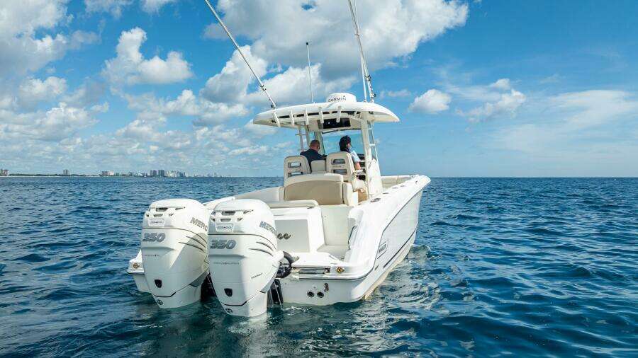 2017 Boston Whaler 330 Outrage