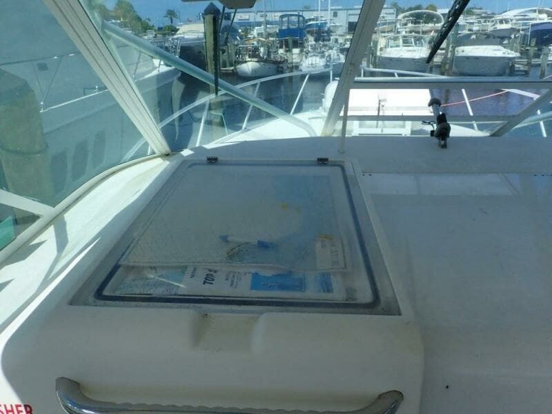 2000 Cabo 35 Express