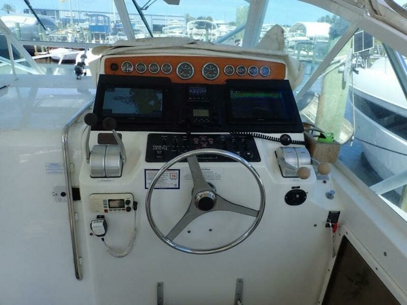 2000 Cabo 35 Express