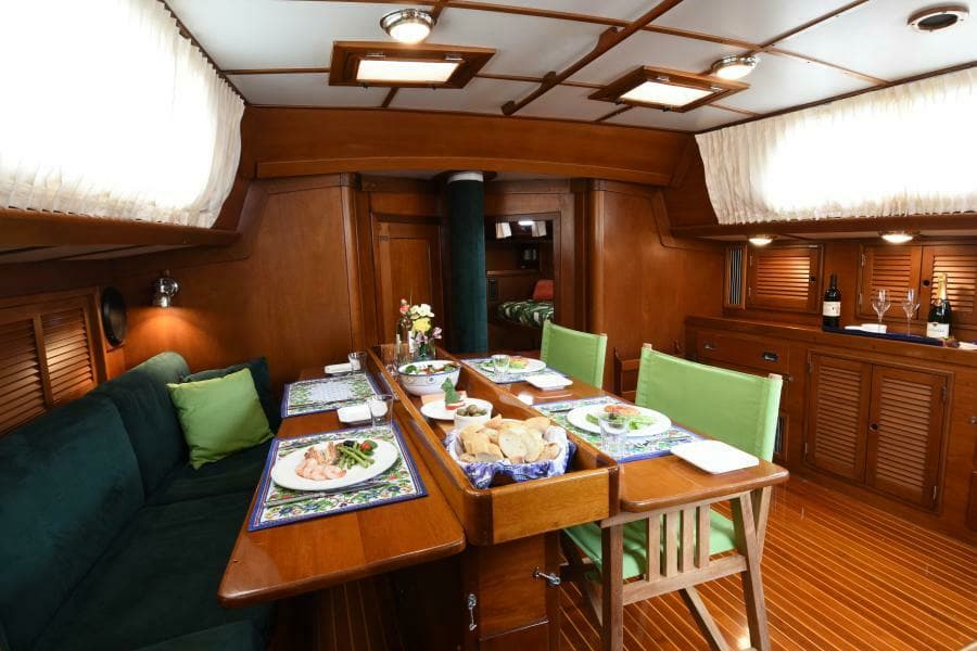 1982 Hinckley Sou'wester 59