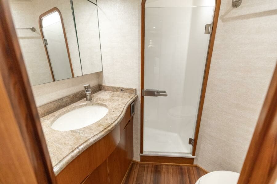 2015 Viking 70 Convertible  Master Head