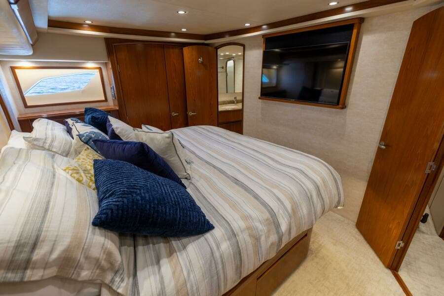 2015 Viking 70 Convertible  Master Stateroom 4