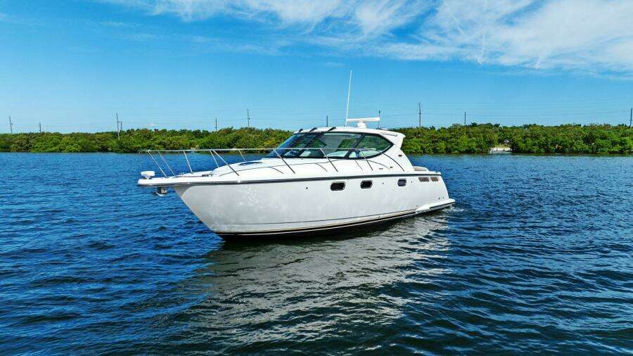 2008 Tiara Yachts 3500 Sovran "Fridge Benefit"