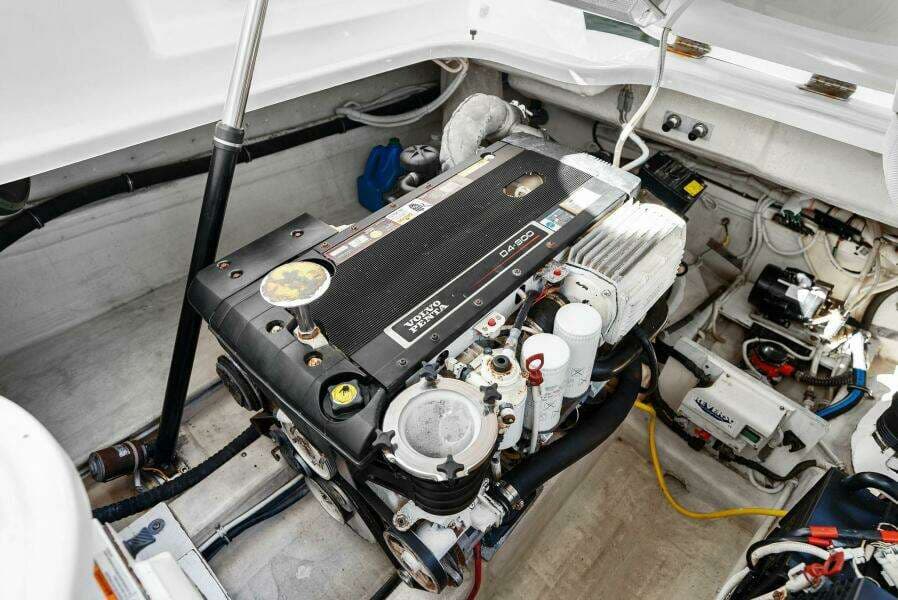 2008 Tiara Yachts 3500 Sovran "Fridge Benefit"