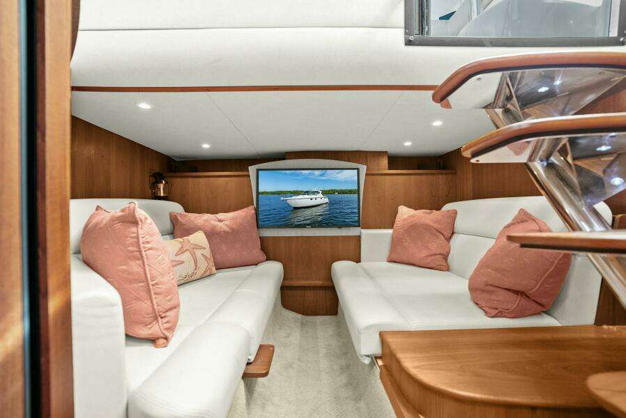 2008 Tiara Yachts 3500 Sovran "Fridge Benefit"