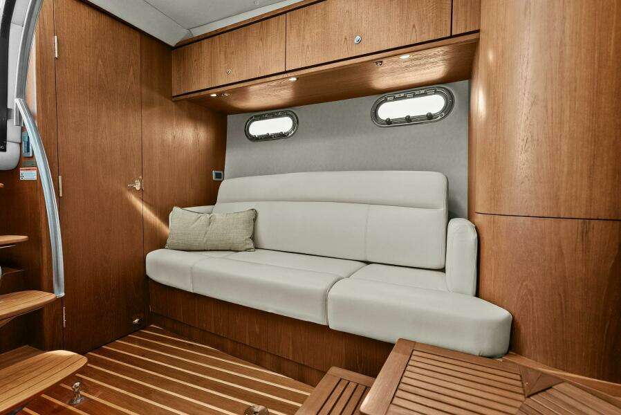 2008 Tiara Yachts 3500 Sovran "Fridge Benefit"