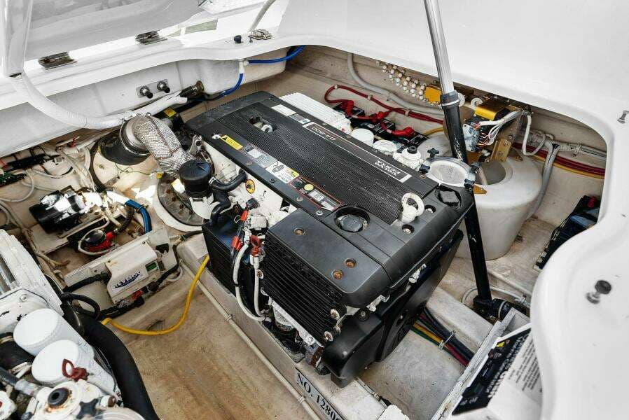 2008 Tiara Yachts 3500 Sovran "Fridge Benefit"