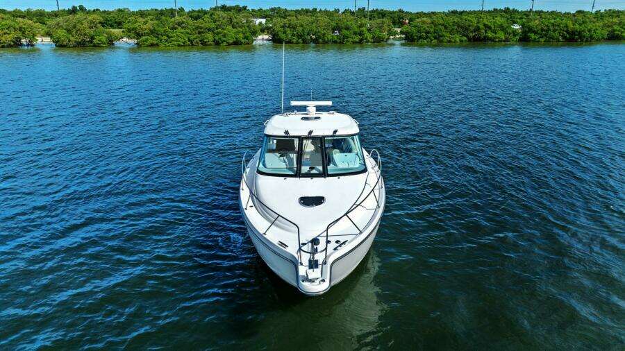 2008 Tiara Yachts 3500 Sovran "Fridge Benefit"