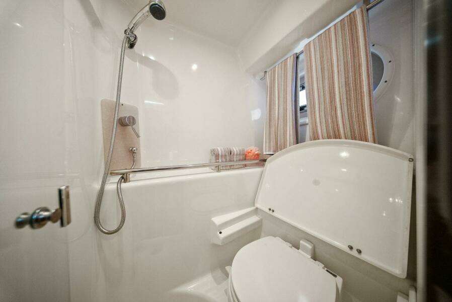 2008 Tiara Yachts 3500 Sovran "Fridge Benefit"