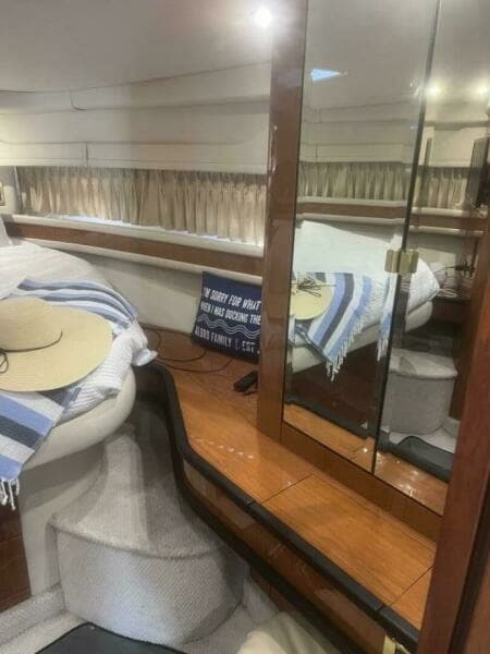 Hanging Locker W Mirror 2