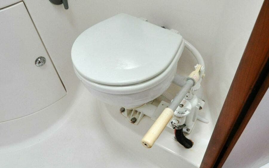 J/42 - Canty - Aft Head - Toilette