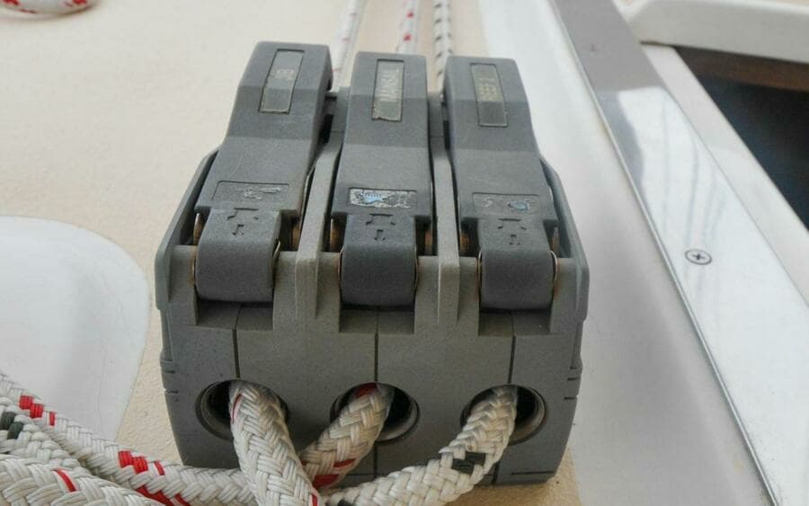 J/42 - Canty - Cockpit - Clutches