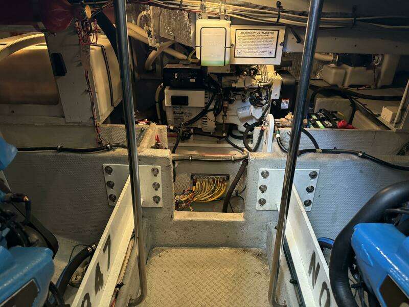 2004 Silverton 39 Motor Yacht