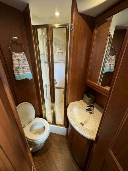 2004 Silverton 39 Motor Yacht