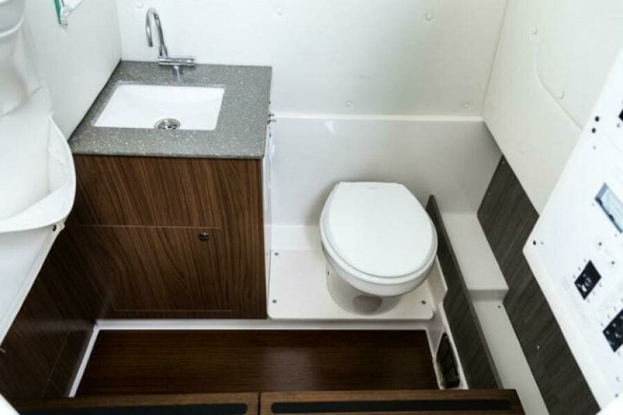 2025 Wellcraft 302 Fisherman