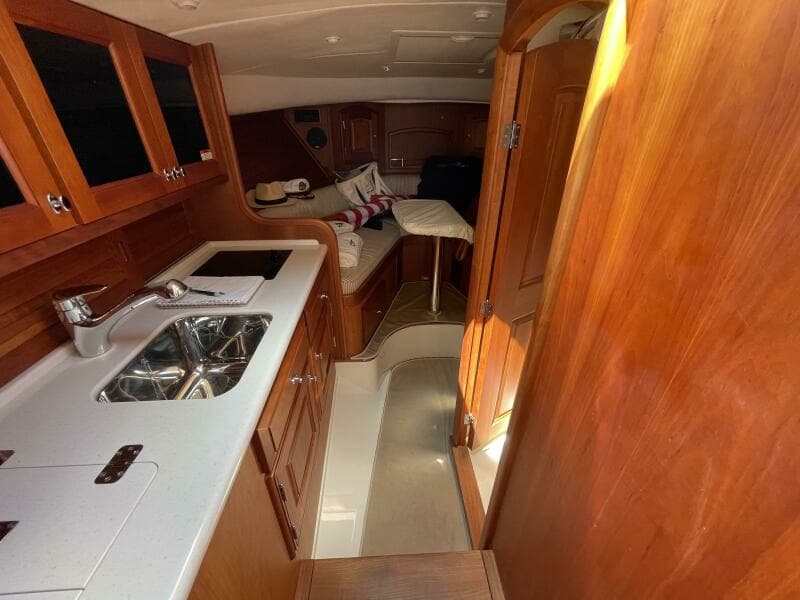 2012 Hinckley Talaria 38