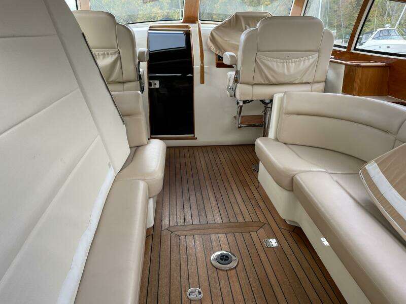 2012 Hinckley Talaria 38