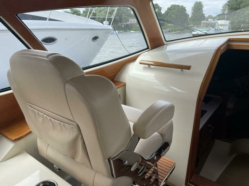 2012 Hinckley Talaria 38