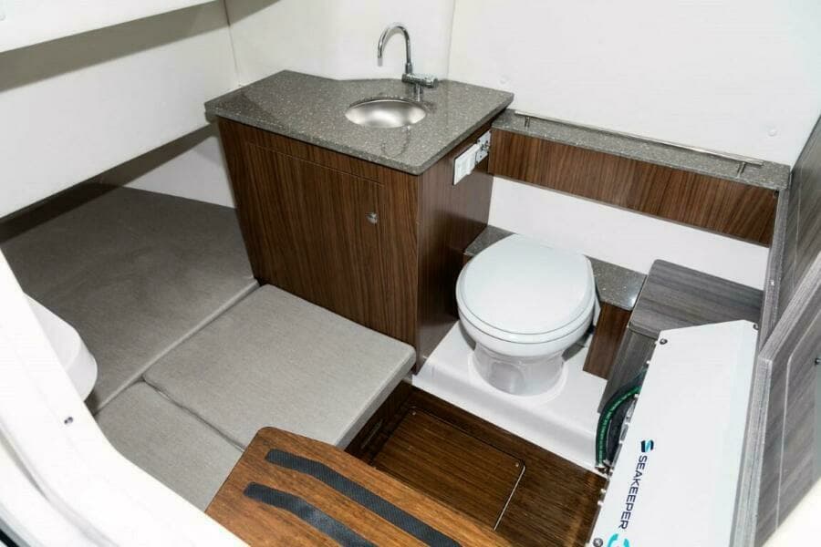 2025 Wellcraft 352 Fisherman