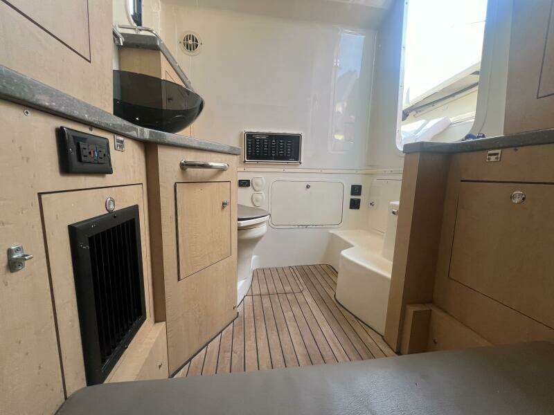 HCB 42 Five Wahoos - Interior