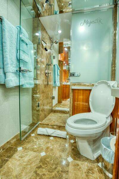 2007 Hatteras Enclosed Bridge