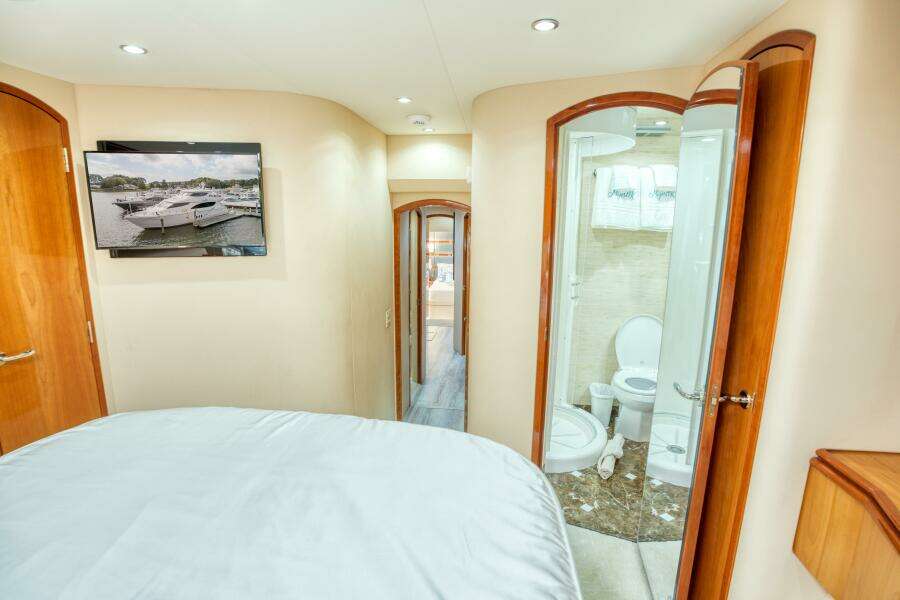 2007 Hatteras Enclosed Bridge