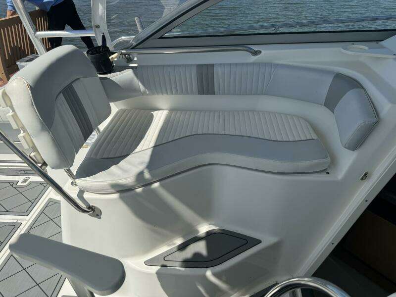 2002 Boston Whaler 275 Conquest