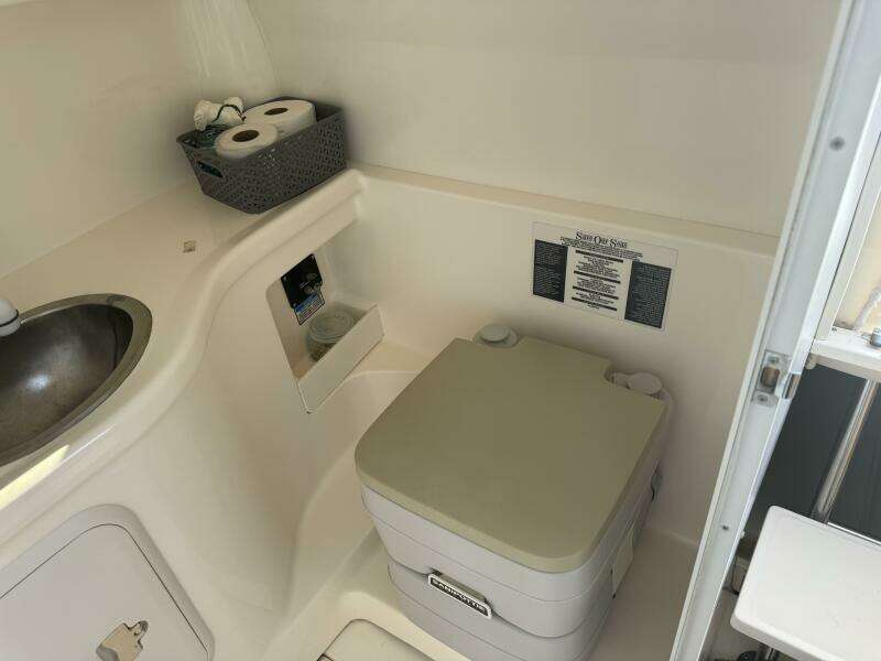 2002 Boston Whaler 275 Conquest