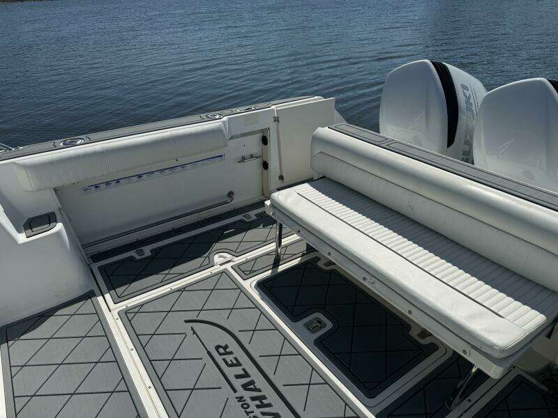 2002 Boston Whaler 275 Conquest