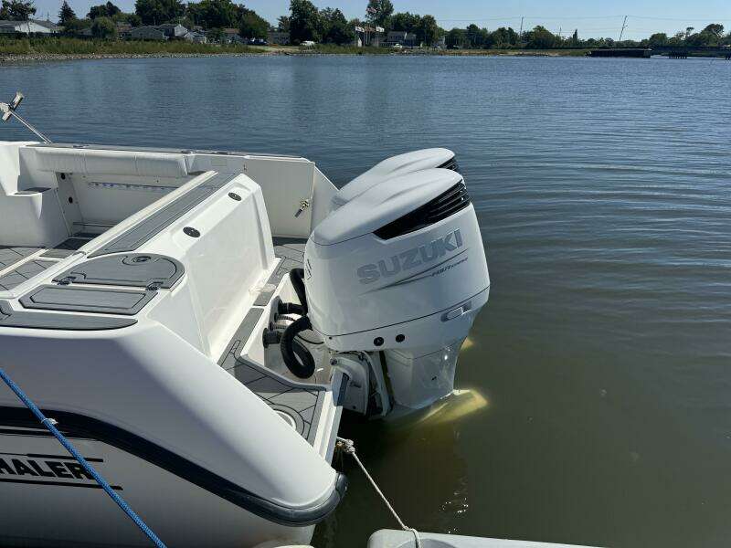 2002 Boston Whaler 275 Conquest