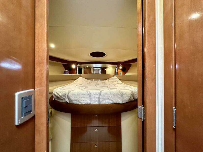 2007 Meridian 411 Sedan