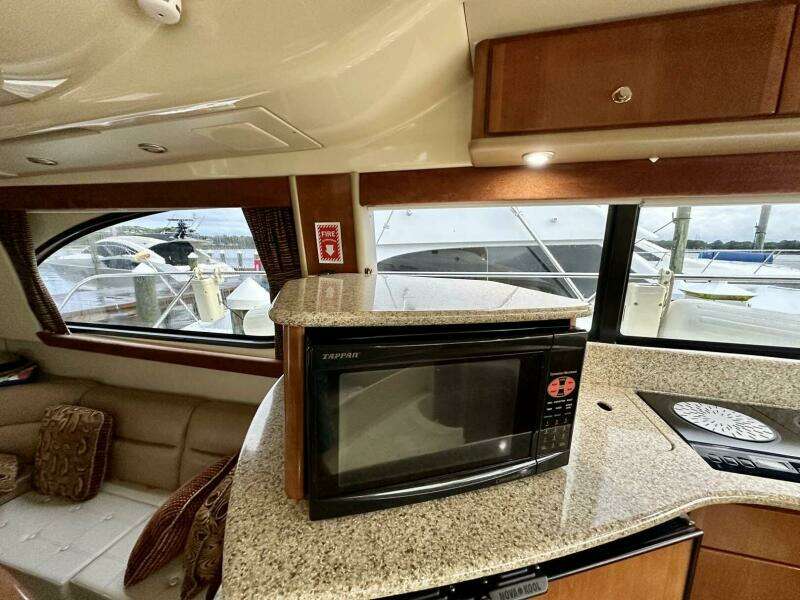 2007 Meridian 411 Sedan