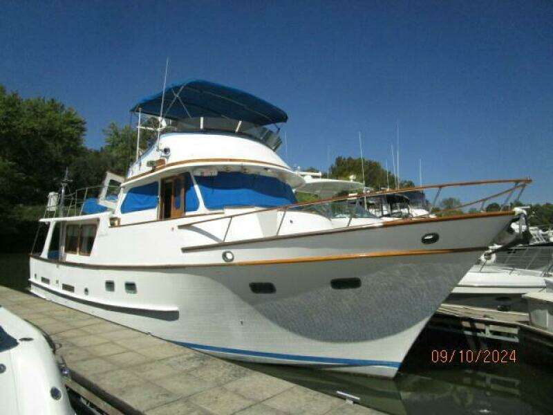 49' DeFever starboard forward profile2