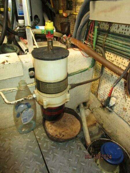 49' DeFever port Racor fuel filter
