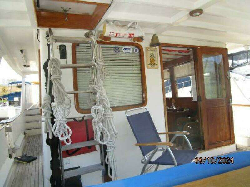 49' DeFever aftdeck forward