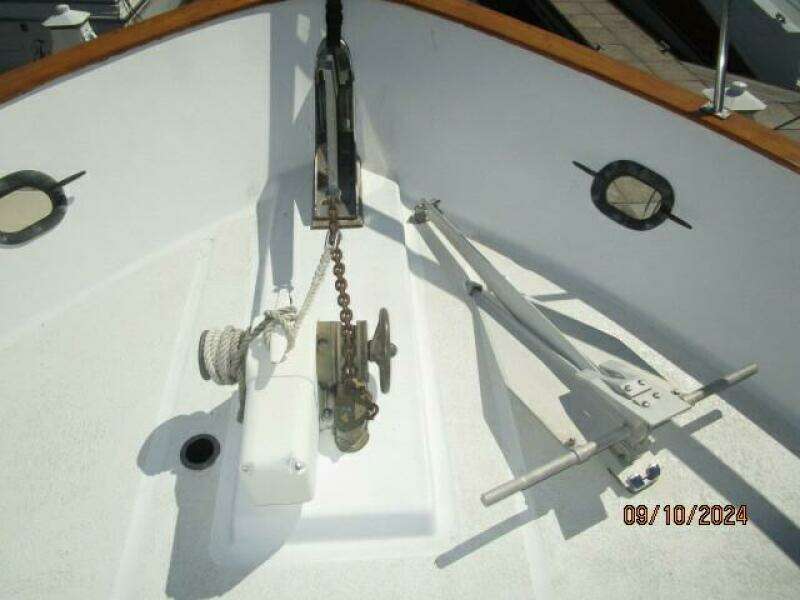 49' DeFever anchor windlass1