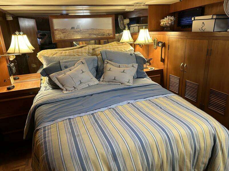 49' DeFever master stateroom
