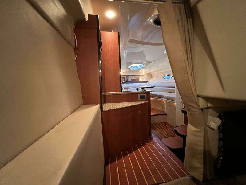 49 Stern Cabin Entry