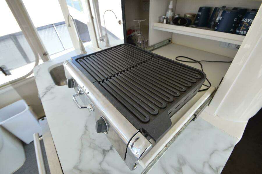 1995 Ocean 48 Cockpit Motor Yacht