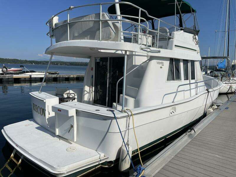 2000 Mainship 390