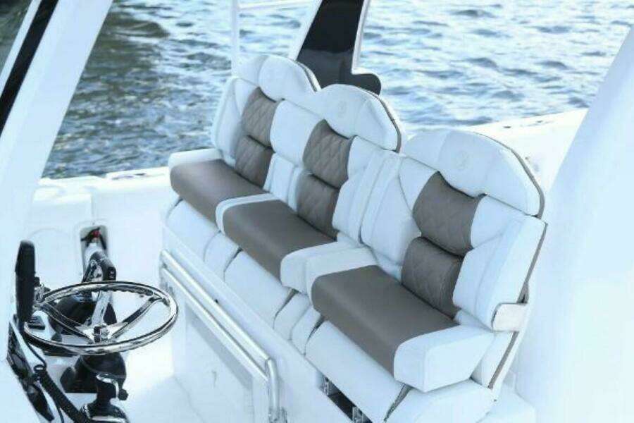 2025 Edgewater 370CC