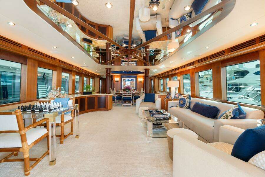 2005 Hatteras 100 Motor Yacht