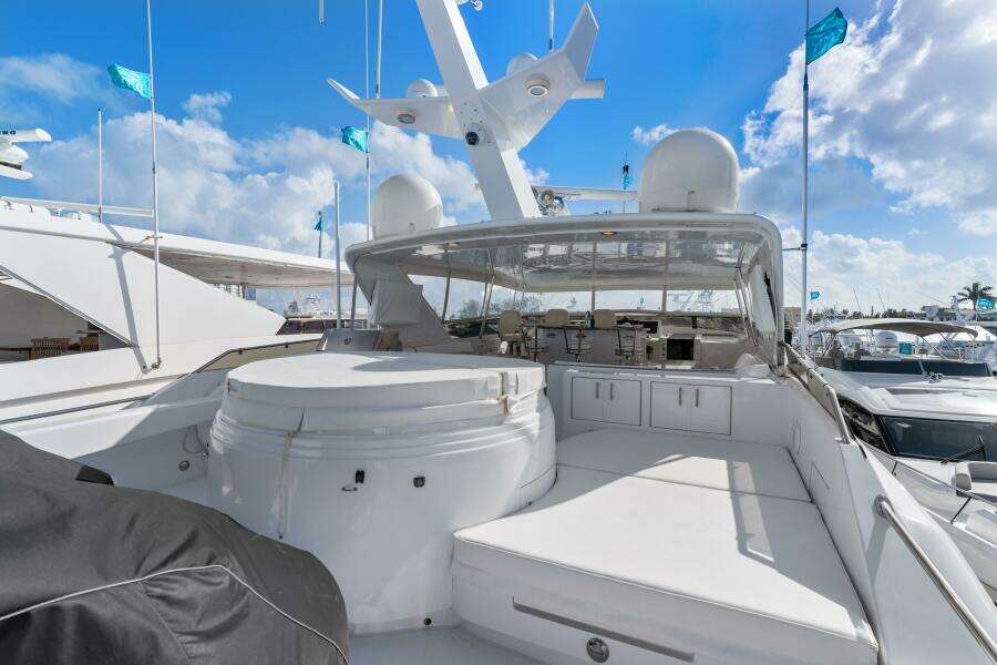 2005 Hatteras 100 Motor Yacht