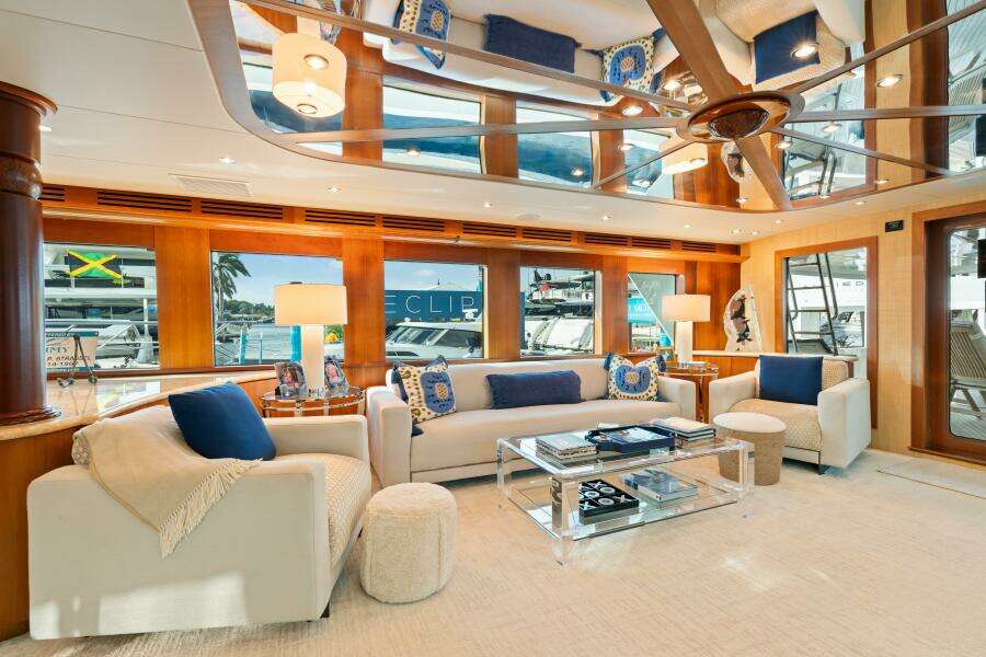 2005 Hatteras 100 Motor Yacht