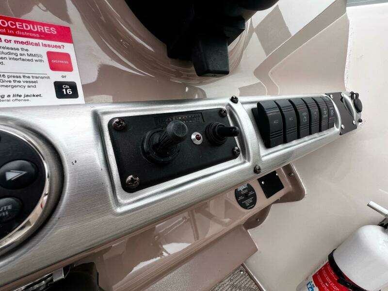 2007 Larson Cabrio 274