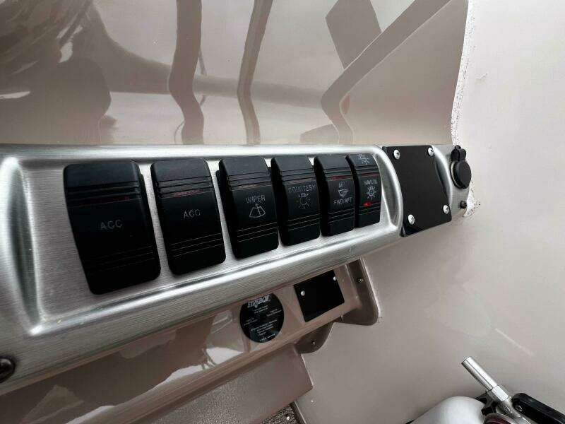 2007 Larson Cabrio 274