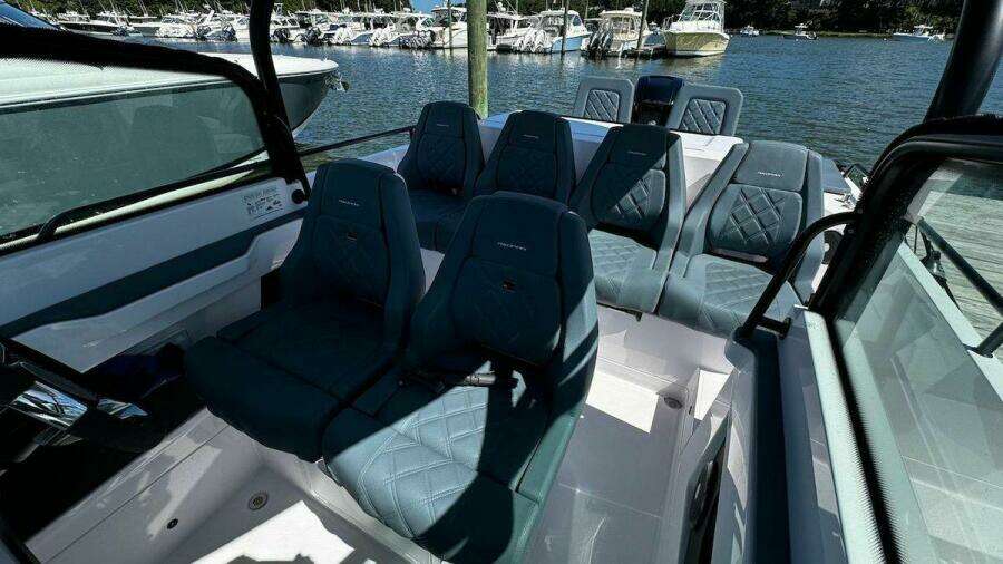 2022 Axopar 28 T-Top