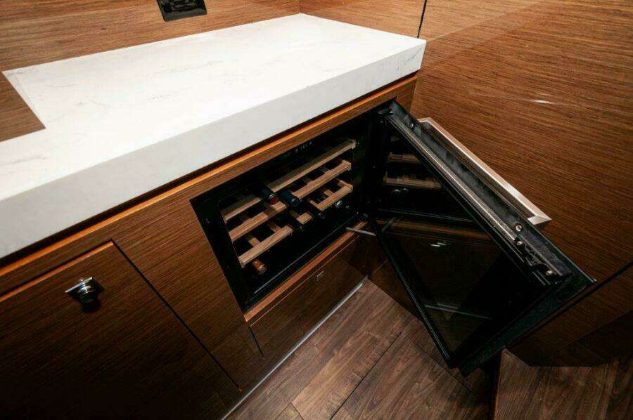 2020 Cruisers Yachts- HARPER BELL-  Wine Cooler