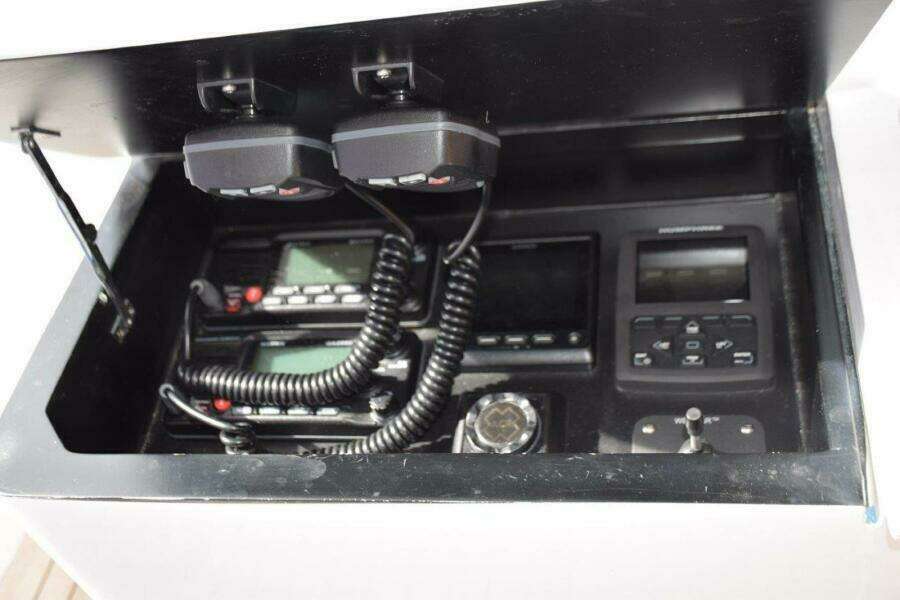 Thruster, Auto Tabs, Autopilot, Spotlight, VHF Radios